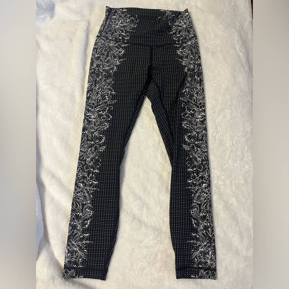 Lululemon Wunder Under leggings - Size 6